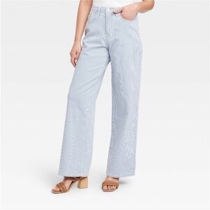 NWT Women's High-Rise Wide Leg Jeans -
Universal Thread Light Blue size 00